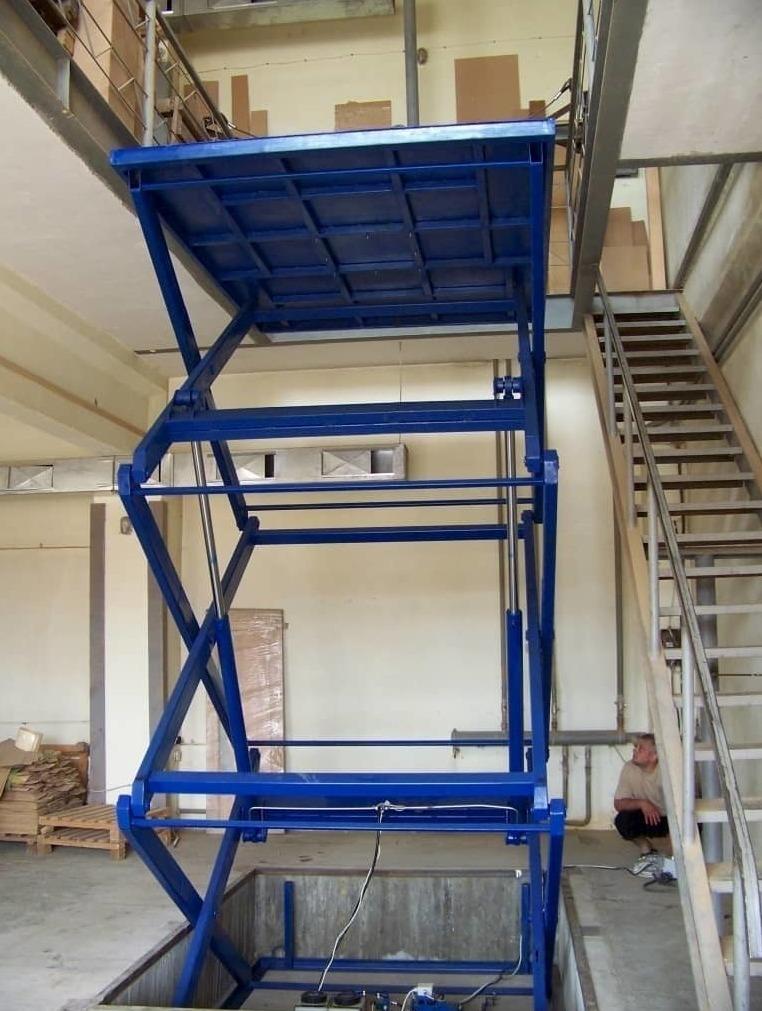 Грузовой подъемник